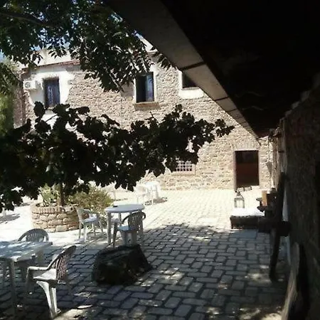 B E B- Il Casale Del Melograno-country House לינה וארוחת בוקר