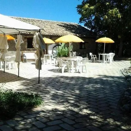 B E B- Il Casale Del Melograno-country House לינה וארוחת בוקר *